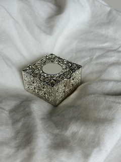 ELEGANT METAL ROSARY BOX | PERFECT FOR FIRST COMMUNION AND BAPTISM GIFTS